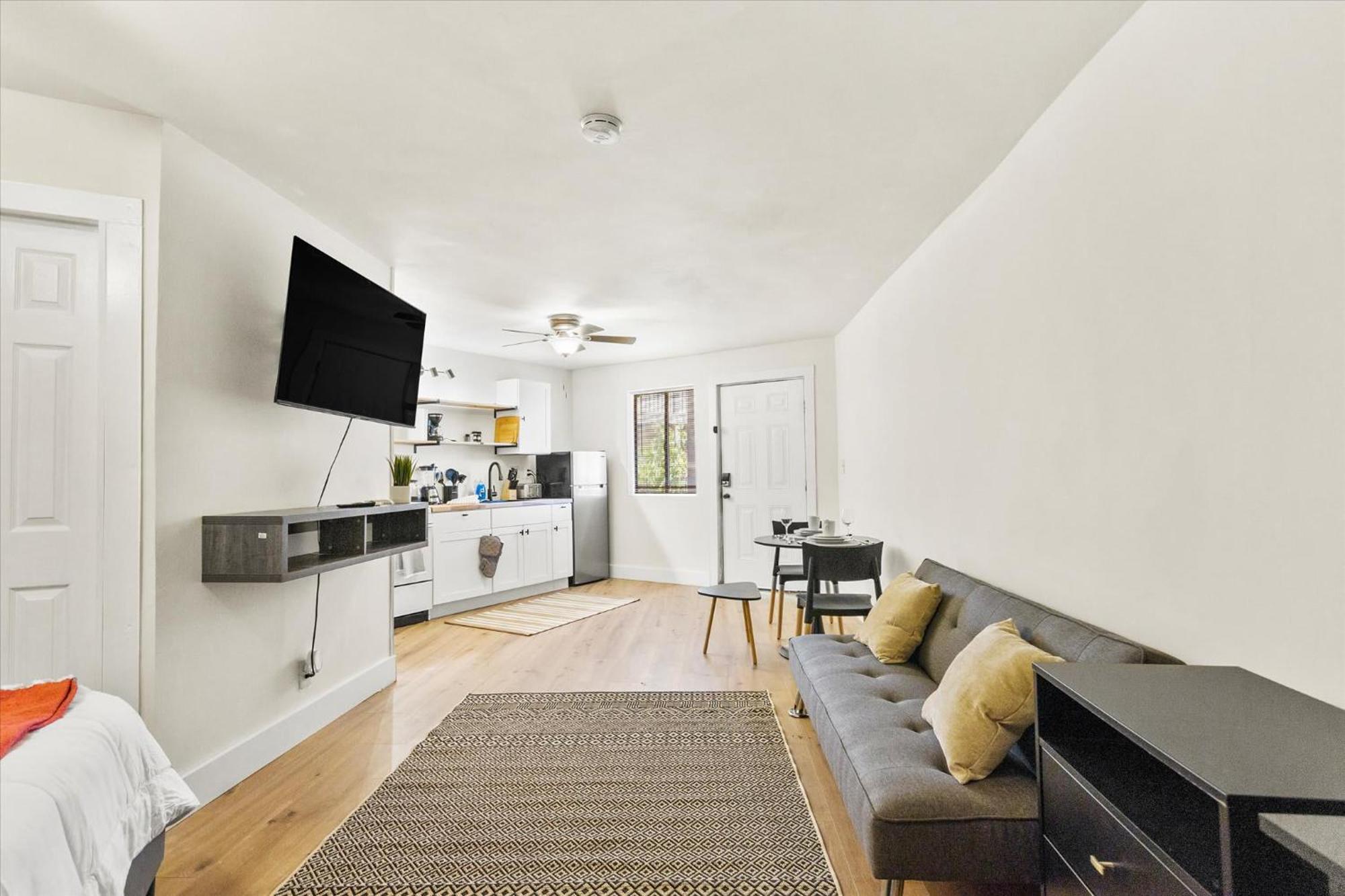 Modern Studio Apartment Near Merrimack Park 헌츠빌 외부 사진